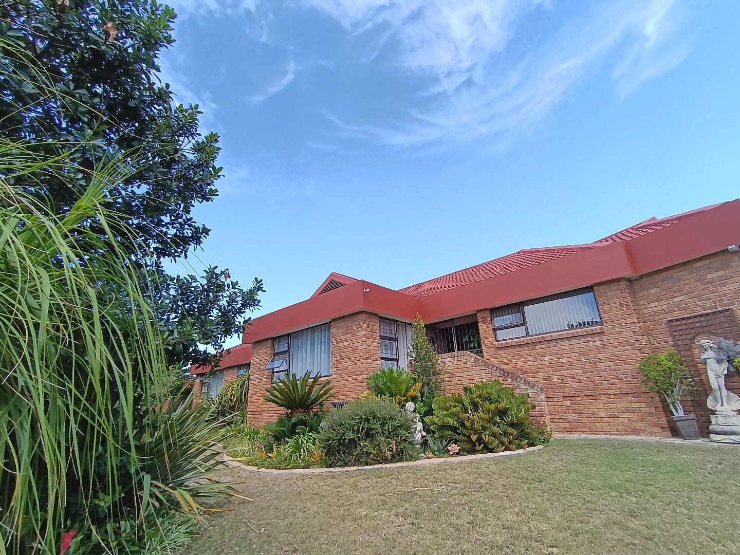 6 Bedroom Property for Sale in Fraaiuitsig Western Cape